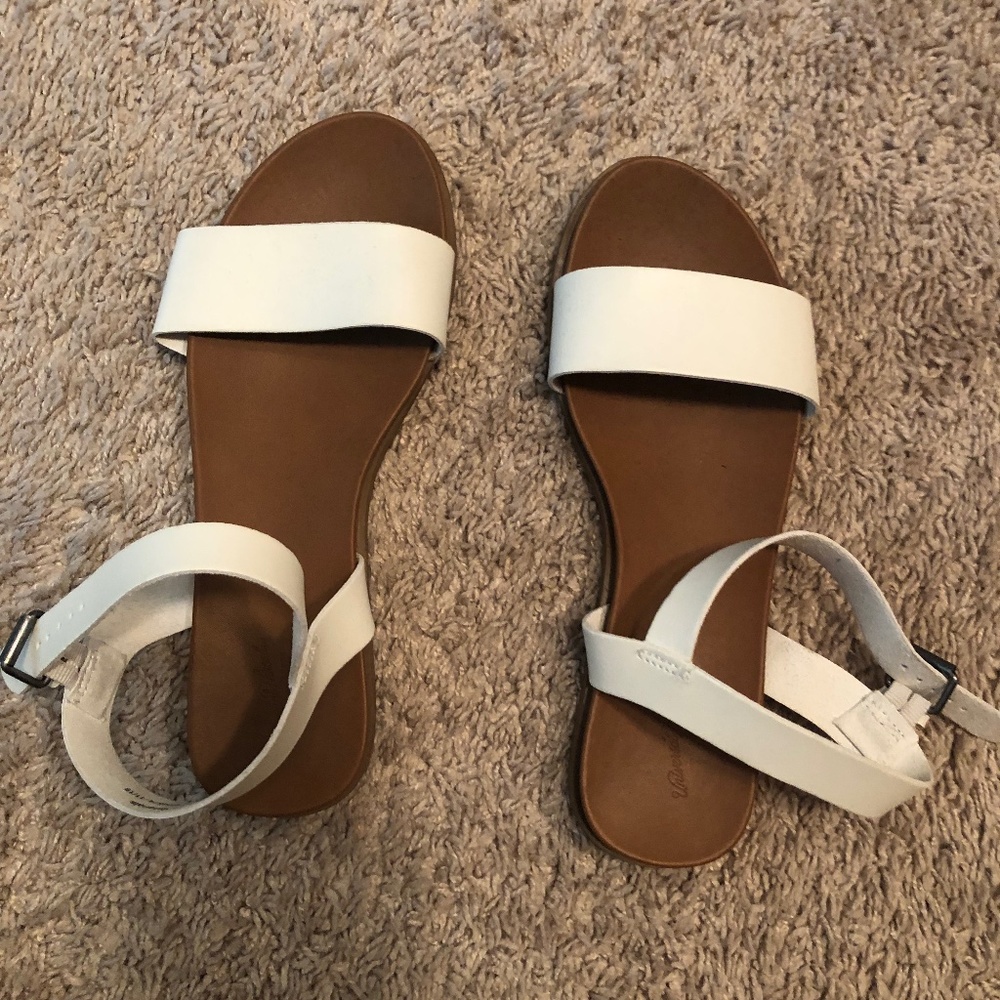 Universal Thread White Sandals size 8